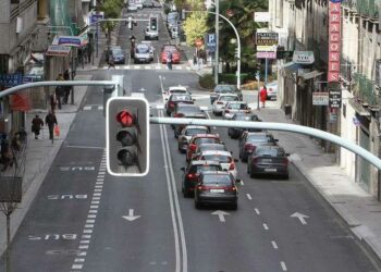 Los cambios en la distribución de los carriles complican la circulación en el entorno de O Posío.