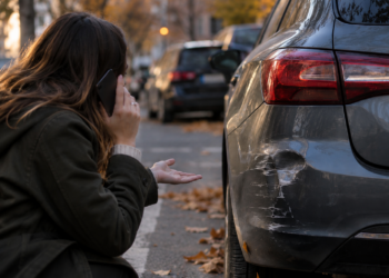 Golpean tu coche y el responsable desaparece: qué hacer