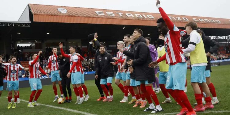Los jugadores del CD Lugo celebran su victoria ante la UD Logroñés en el Anxo Carro.