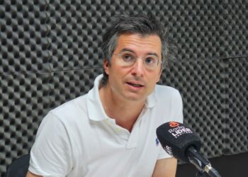 Candidatos y fuerzas políticas de Santiago de Compostela ante las elecciones municipales de 2027.