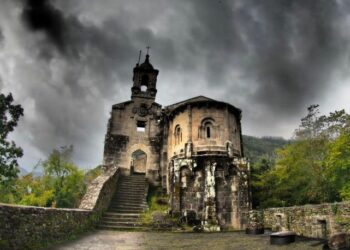Pontedeume convierte sus leyendas en un festival de misterio.