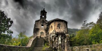 Pontedeume convierte sus leyendas en un festival de misterio.