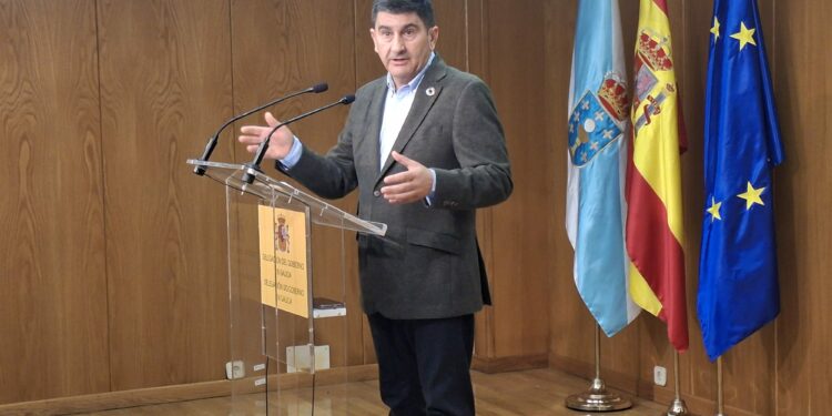 Pedro Blanco, delegado del Gobierno en Galicia, señala a posibles grupos organizados como incitadores de los disturbios registrados en A Coruña y confirma que la Policía Nacional investiga los hechos para identificar a los responsables.