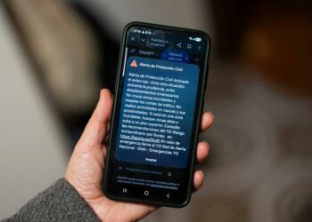 Notificación de alerta ES-Alert de Protección Civil en un teléfono móvil.