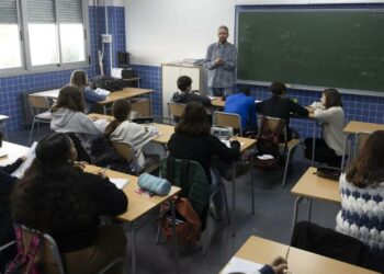 La Xunta prepara nuevas sanciones para reforzar la protección del profesorado en los centros educativos gallegos.