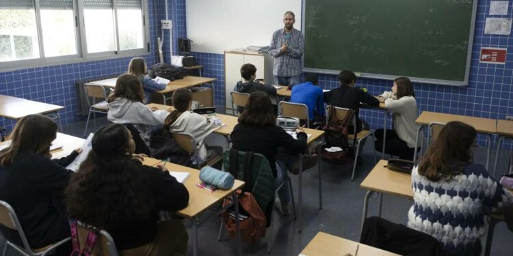 La Xunta prepara nuevas sanciones para reforzar la protección del profesorado en los centros educativos gallegos.