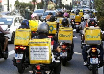 Los repartidores de Glovo en Vigo han convocado cuatro jornadas de huelga para reclamar mejoras salariales y laborales.