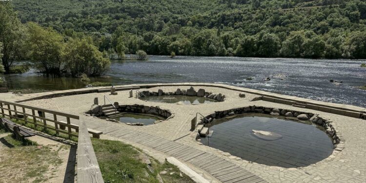 pozas termales públicas de Ourense junto al río Miño