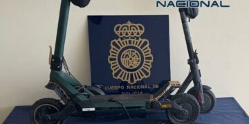 Material incautado en una operación contra el tráfico de drogas en el Agra do Orzán, A Coruña.