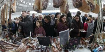 Ferias de Santos 2026: los mercados tradicionales de Galicia y Asturias que puedes visitar el 1 de noviembre.