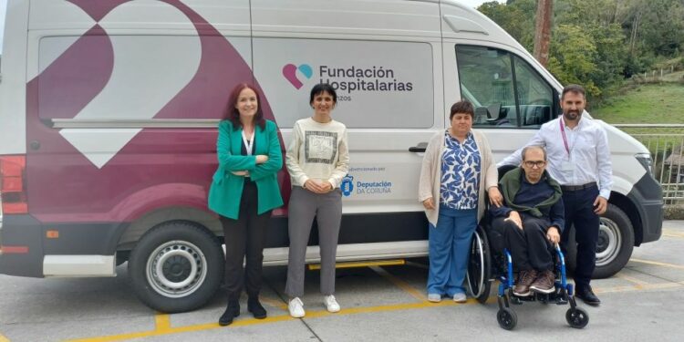 vehiculo donado por la Deputacion Coruna a Fundacion Hospitalarias