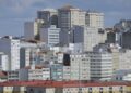 La oferta de alquiler anunciada en A Coruña cambia de composición, con una caída de los contratos permanentes y un aumento de los temporales.
