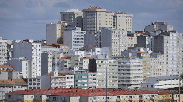 La oferta de alquiler anunciada en A Coruña cambia de composición, con una caída de los contratos permanentes y un aumento de los temporales.